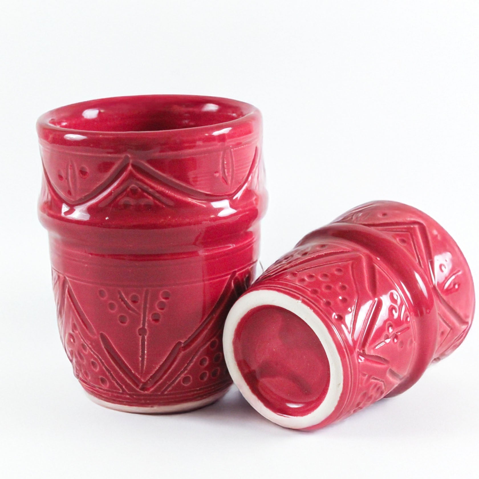 Carmine red engraved mug Soukdecor