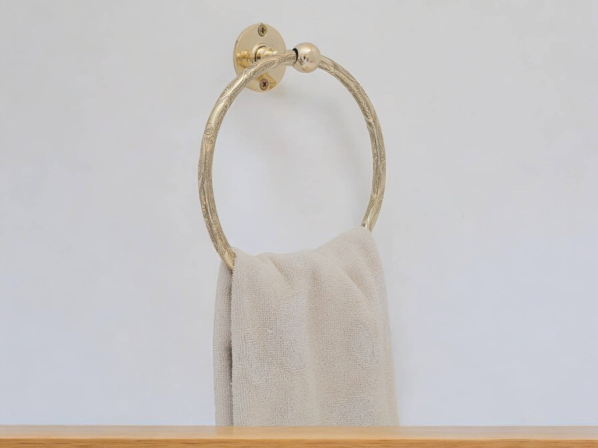 Elegant Brass Towel Holder for Bathroom - Stylish Wall-Mounted Towel Rack Soukdecor