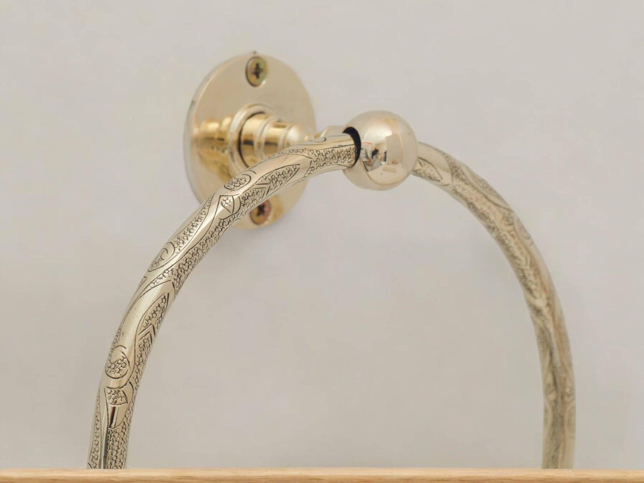 Elegant Brass Towel Holder for Bathroom - Stylish Wall-Mounted Towel Rack Soukdecor