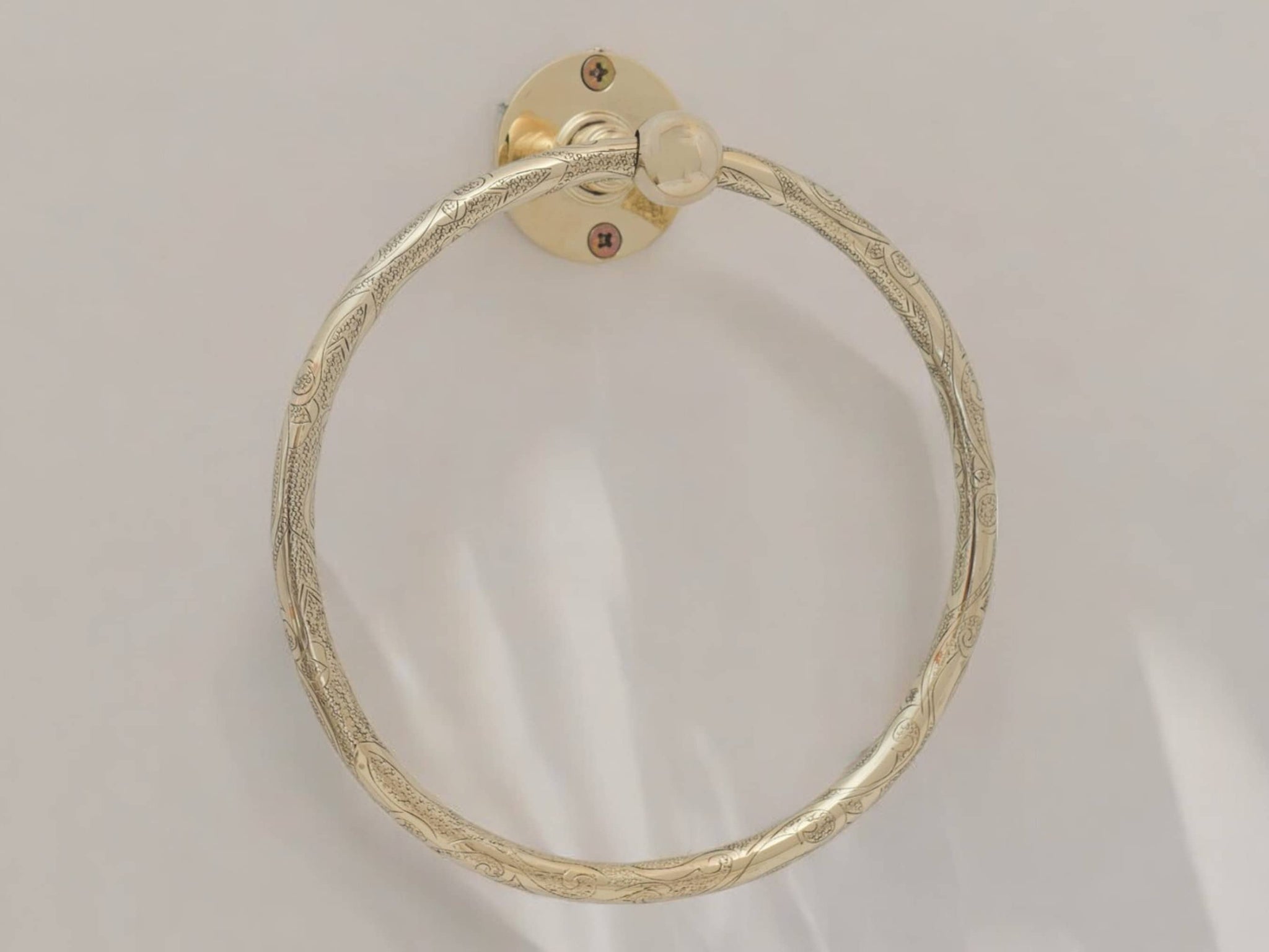 Elegant Brass Towel Holder for Bathroom - Stylish Wall-Mounted Towel Rack Soukdecor