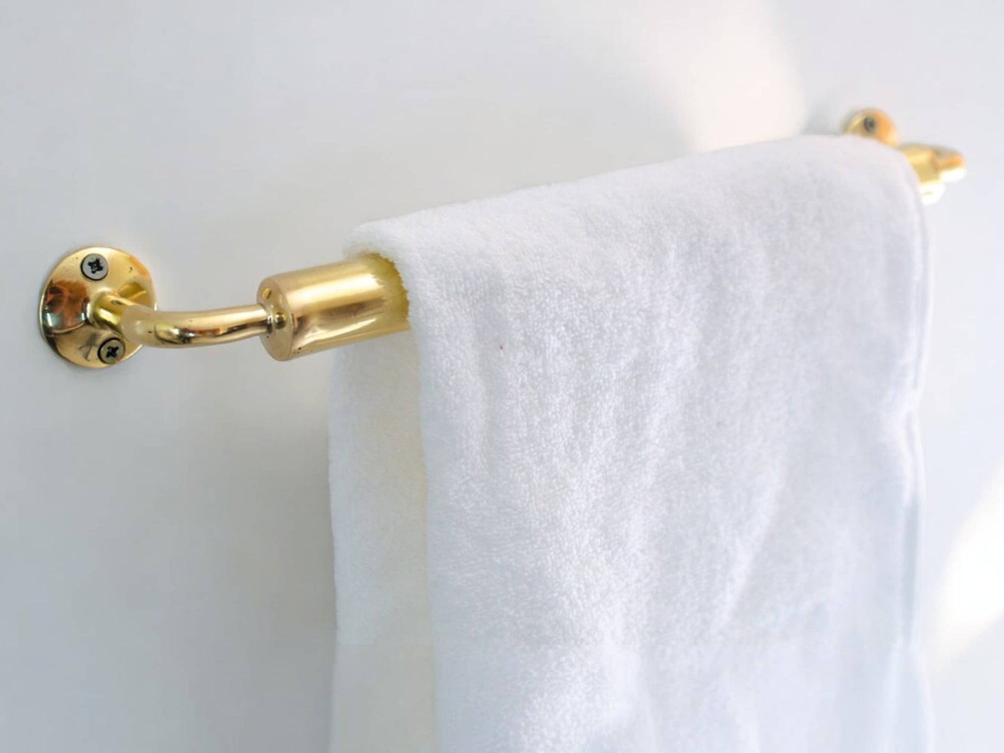 Elegant Brass Towel Holder for Bathroom - Stylish Wall-Mounted Towel Rack Soukdecor
