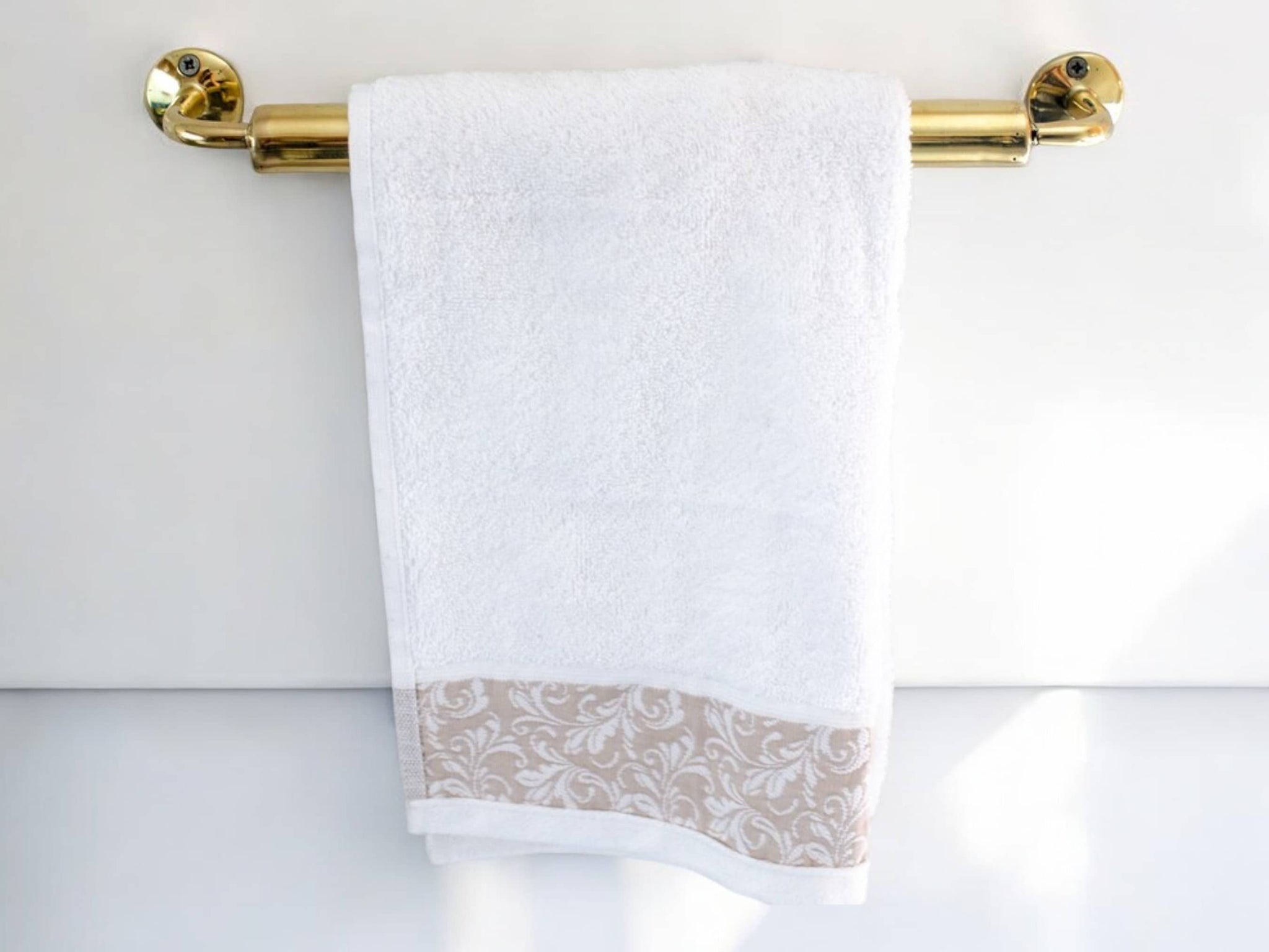 Elegant Brass Towel Holder for Bathroom - Stylish Wall-Mounted Towel Rack Soukdecor
